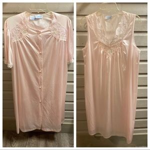 Vintage Lorraine Peignoir set soft pink w lace faux pearl buttons so LG Nylon